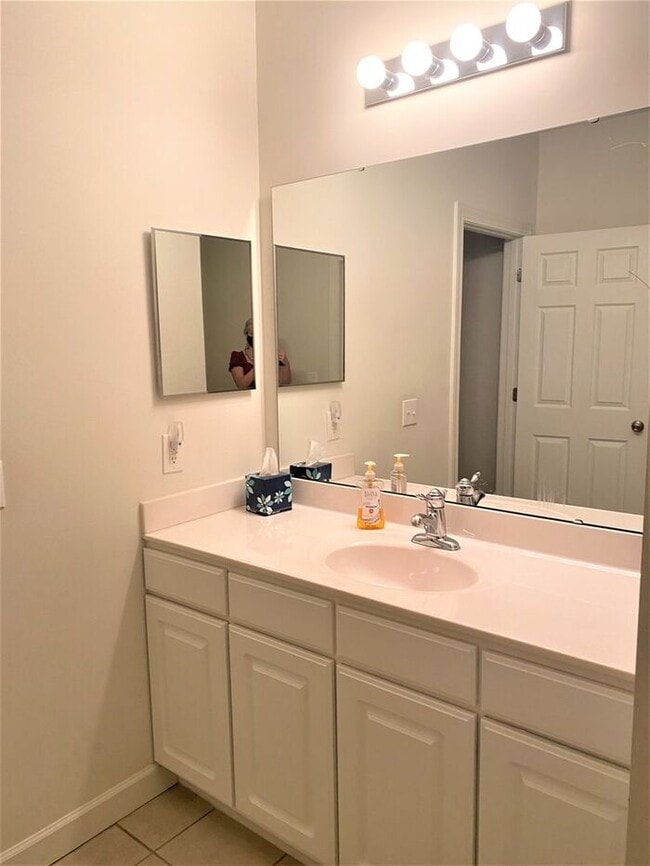 Building Photo - Rent Special $500 off June rent! Application special! Central Wilmington, Minutes Novant Hospital...