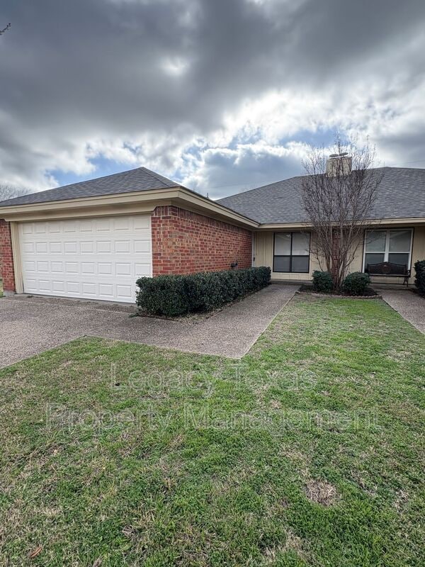 Building Photo - 1208 Lindsey Ln