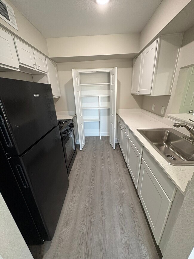 Building Photo - 3305 Red Bluff Rd