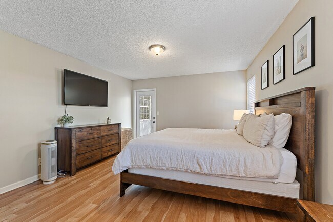 Building Photo - 18213 SE Fairview Cir