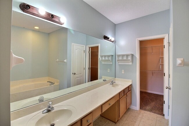 Building Photo - 1325 Rain Hollow Cir E