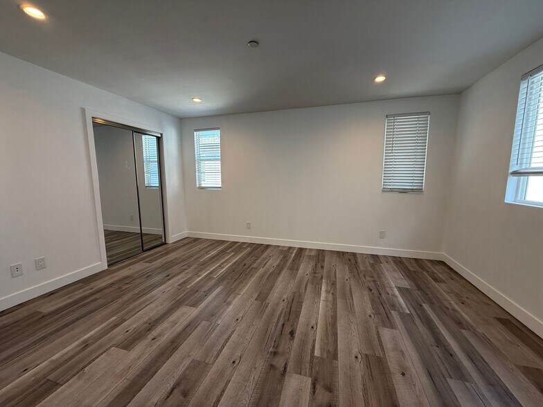Building Photo - 2104 Hauser Blvd