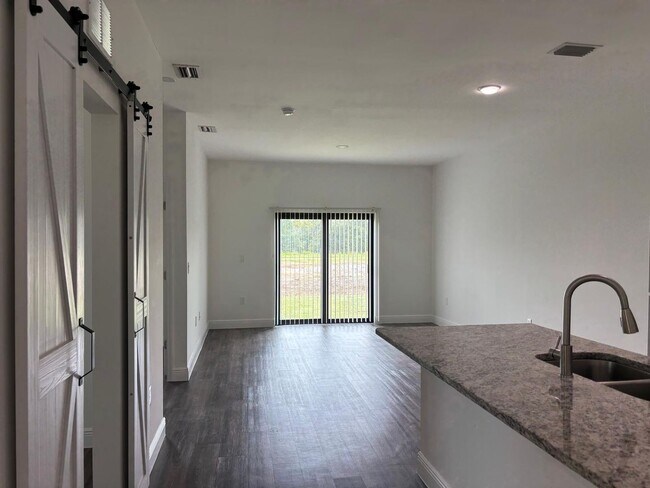 Building Photo - Lehigh Acres Beautiful 2 bdrm/2 bath Plus ...