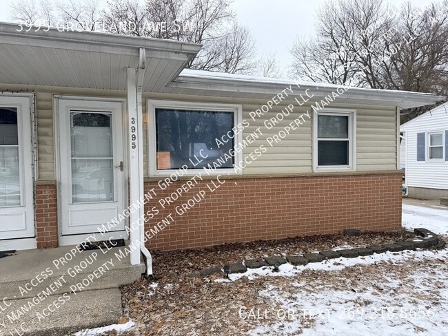 Building Photo - 3995 Groveland Ave SW