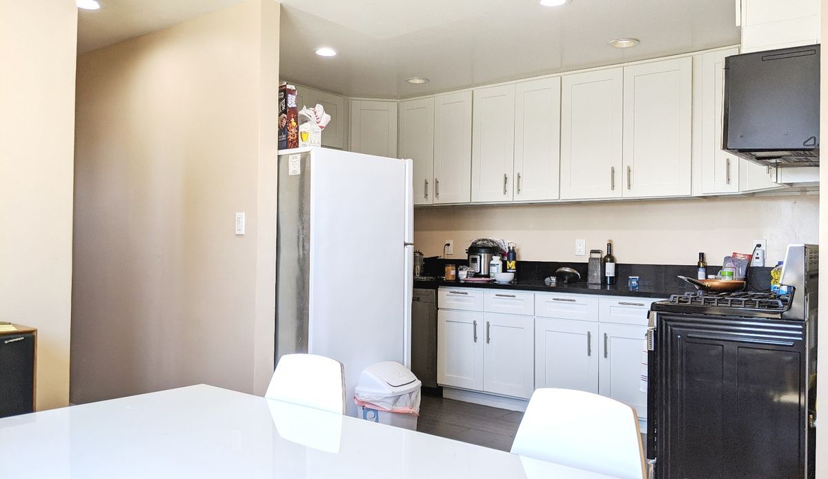 Building Photo - 1299 W 37th Dr