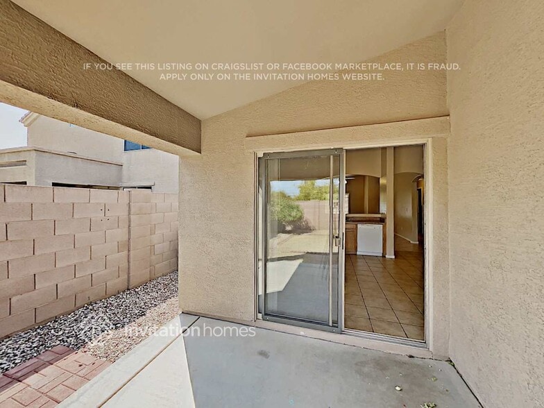 Building Photo - 419 S Sabrina