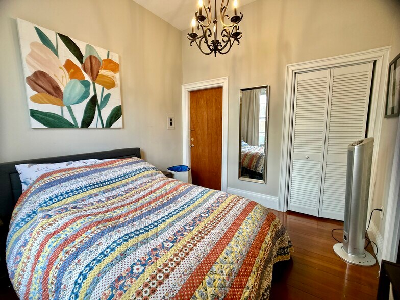 Building Photo - 271 Chestnut Ave