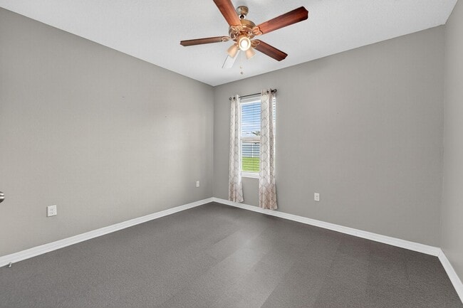 Building Photo - Stunning 5 bed/ 2 bath