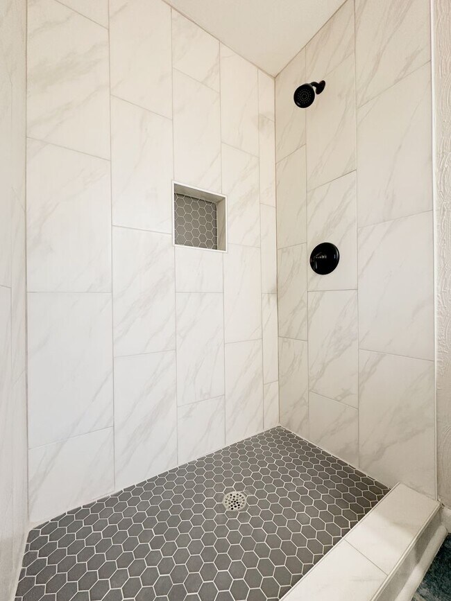 Building Photo - 3bd/2ba Fayetteville Home Available!