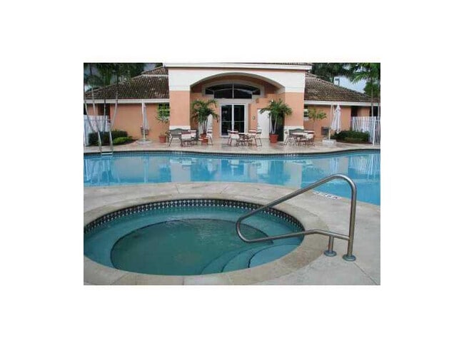 Building Photo - 6900 SW 39th St