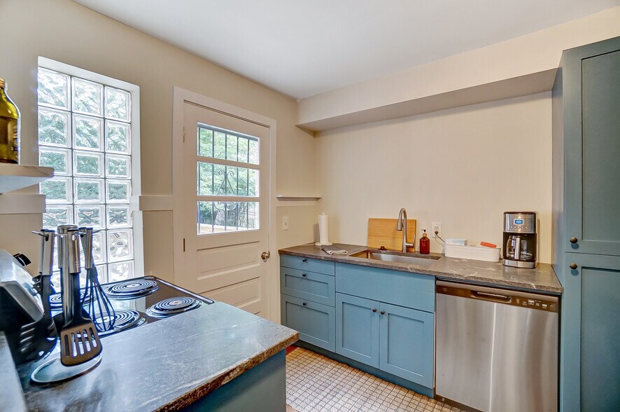 Building Photo - 531 Norway Ave