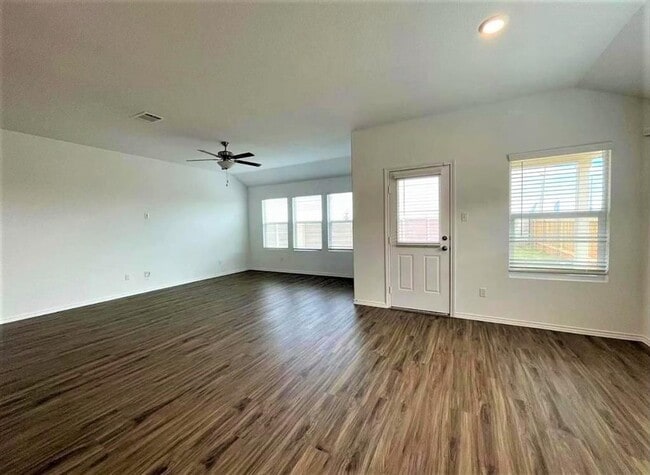 Building Photo - 1007 Wolseley Cv