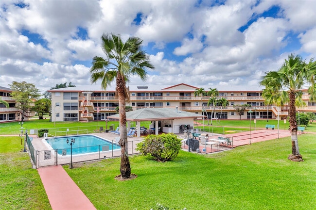 Building Photo - 5300 Washington St