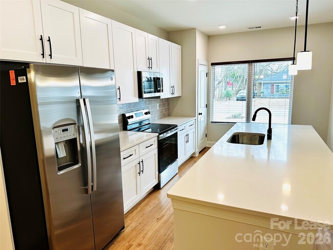 Building Photo - 521 N Linwood Ave