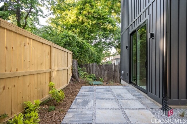 Building Photo - 297 Morton Ave