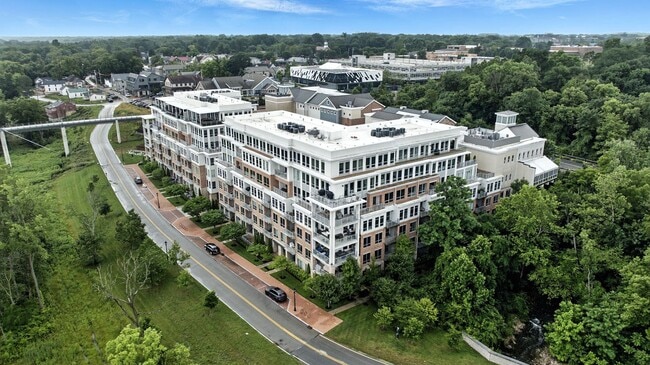 Building Photo - Luxury Condo in Dublin's Coveted Bridge Pa...