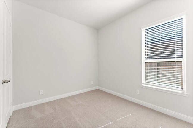 Building Photo - 15949 Hayes Mkt Lp