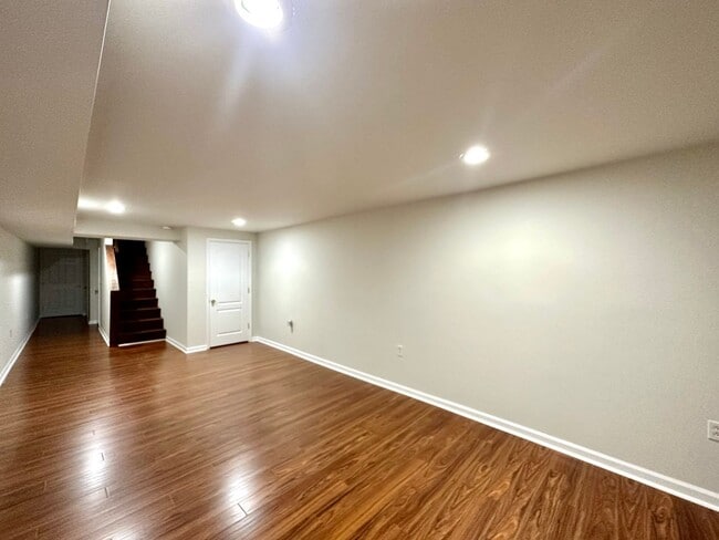Building Photo - Charming 3 Bedroom/2.5 Bathroom Townhome in Hampden!