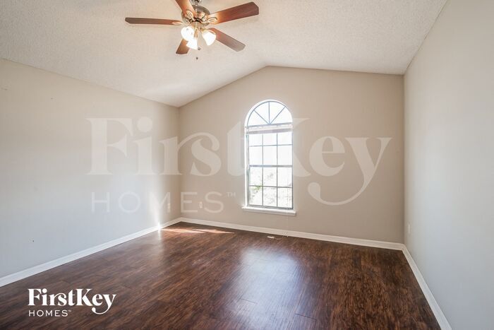 Building Photo - 7734 Pikes Peak Dr