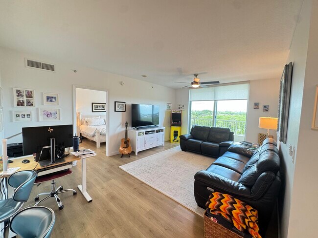 Building Photo - 700 E Boynton Beach Blvd