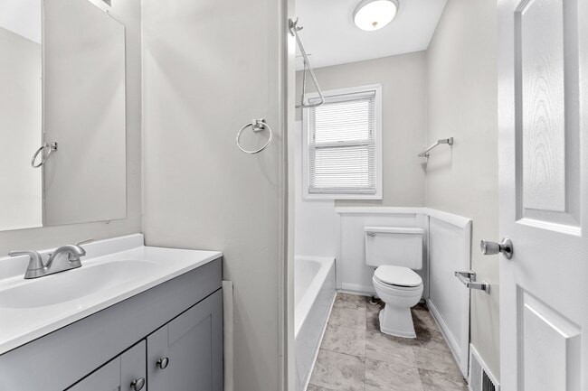 Building Photo - 1847 8th St