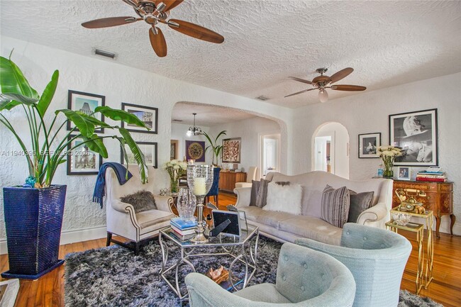 Building Photo - 2985 SW 13th St