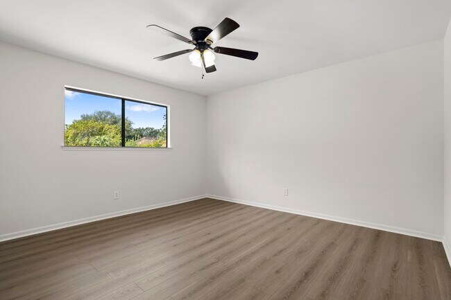 Building Photo - 3223 Country Club Blvd