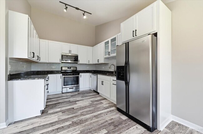 Building Photo - 306 E Conley Dr