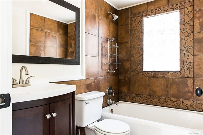 Building Photo - Puyallup Cottage