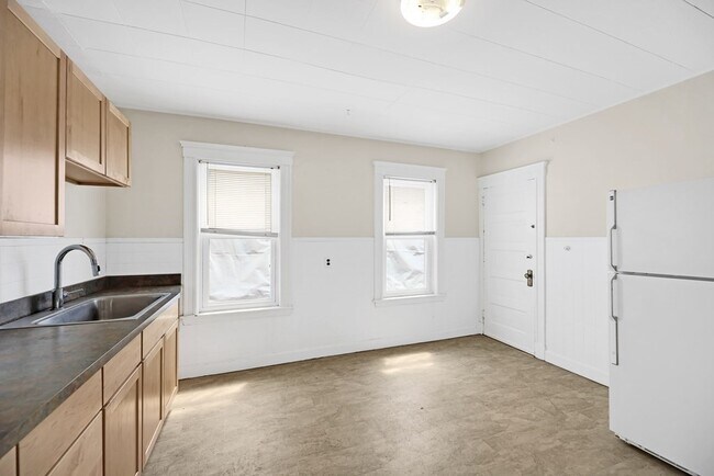 Building Photo - 7 Castleton St