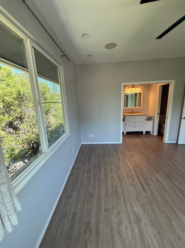 Building Photo - 2134 Kanealii Ave