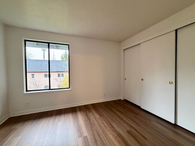 Building Photo - Updated Townhouse in the Heart of Garden Home~ New LVP Flooring~ Washer/Dryer Hook-Ups~ A/C~ Larg...