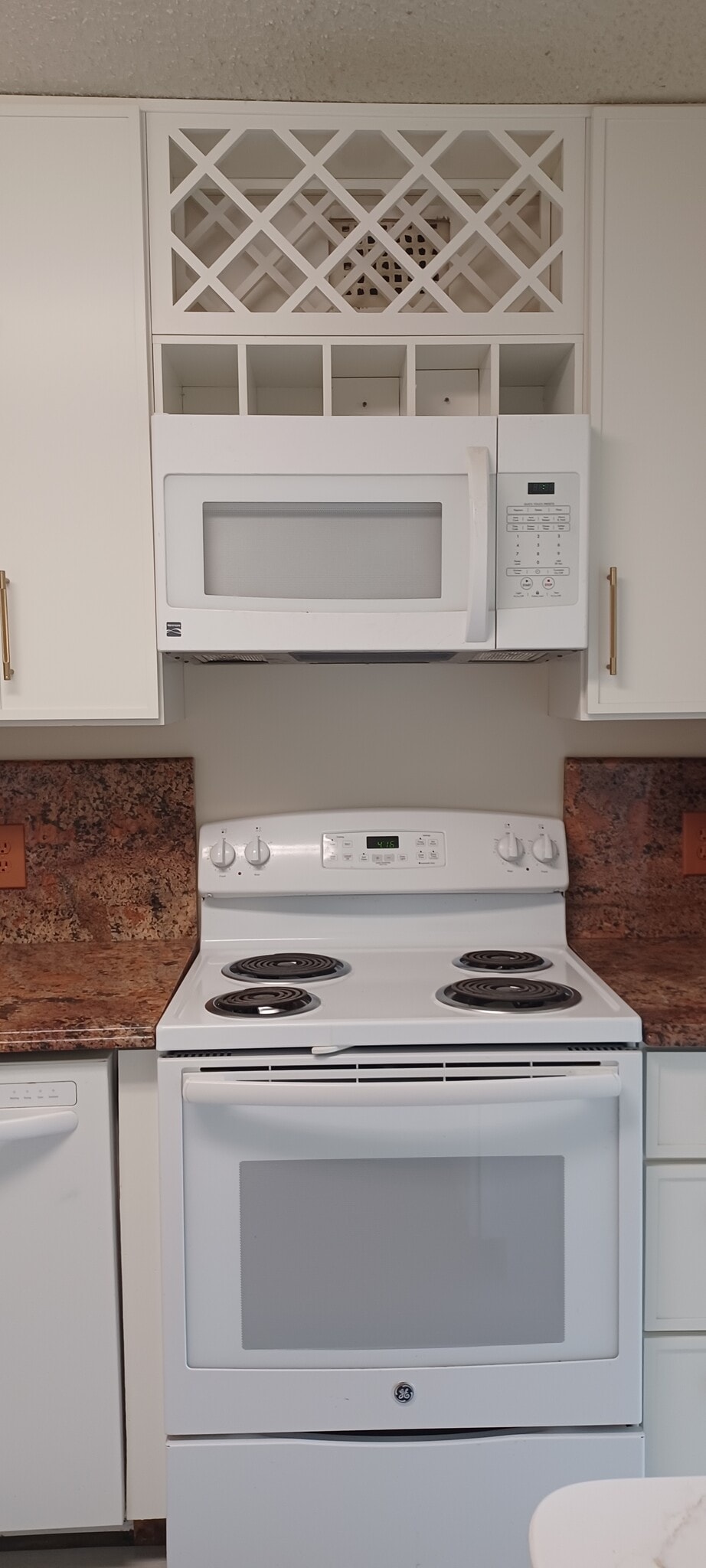 Building Photo - 2311 Pimmit Dr