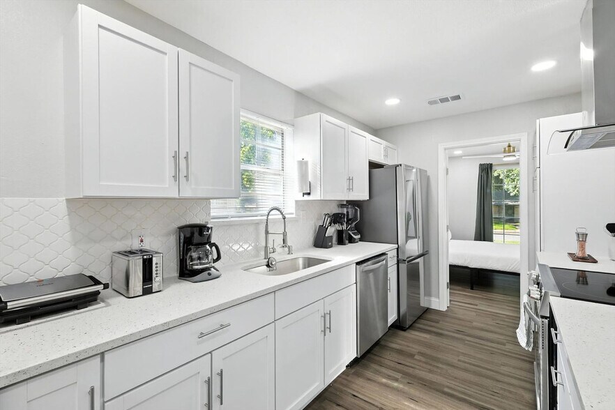Building Photo - 1231 Springbrook Cir