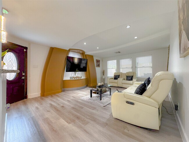 Building Photo - 18323 River Sage Dr