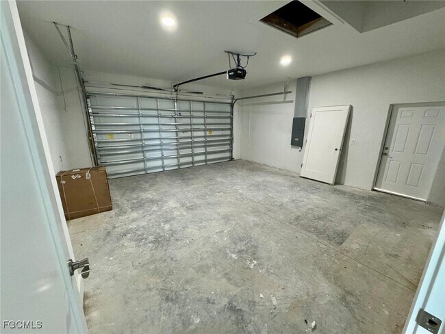 Building Photo - 2027 NW 16th Pl