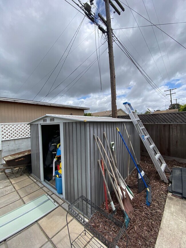 Building Photo - Gorgeous, Spacious 3 bed / 1 bath located near Encanto, San Diego!