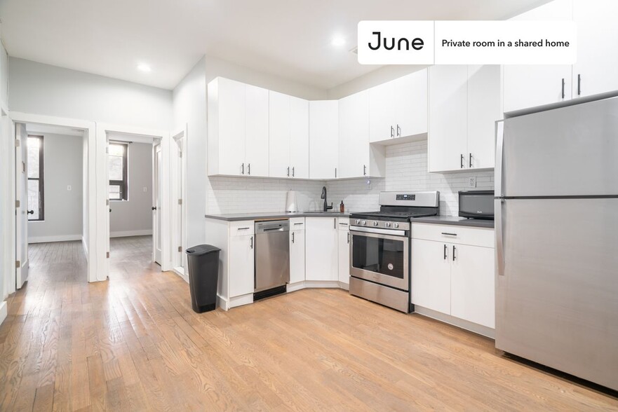 Building Photo - Private bedroom in 4 bed/2 bath Home