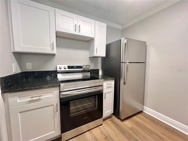 Building Photo - 9105 Tudor Dr