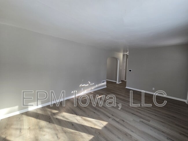 Building Photo - 1147 Bourland Ave