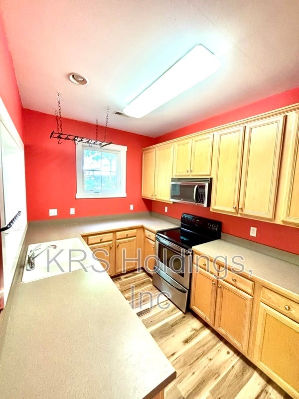 Building Photo - 175 Jordan Ln