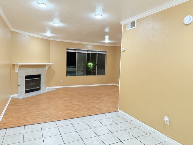 Building Photo - 9813 Caspi Gardens Dr