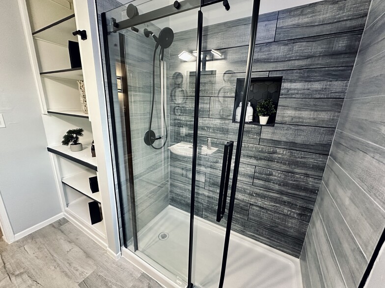 2 person shower - 1220 N Cordova St
