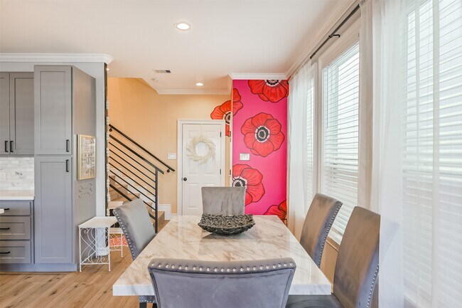 Building Photo - 1010 Melneeka Ln