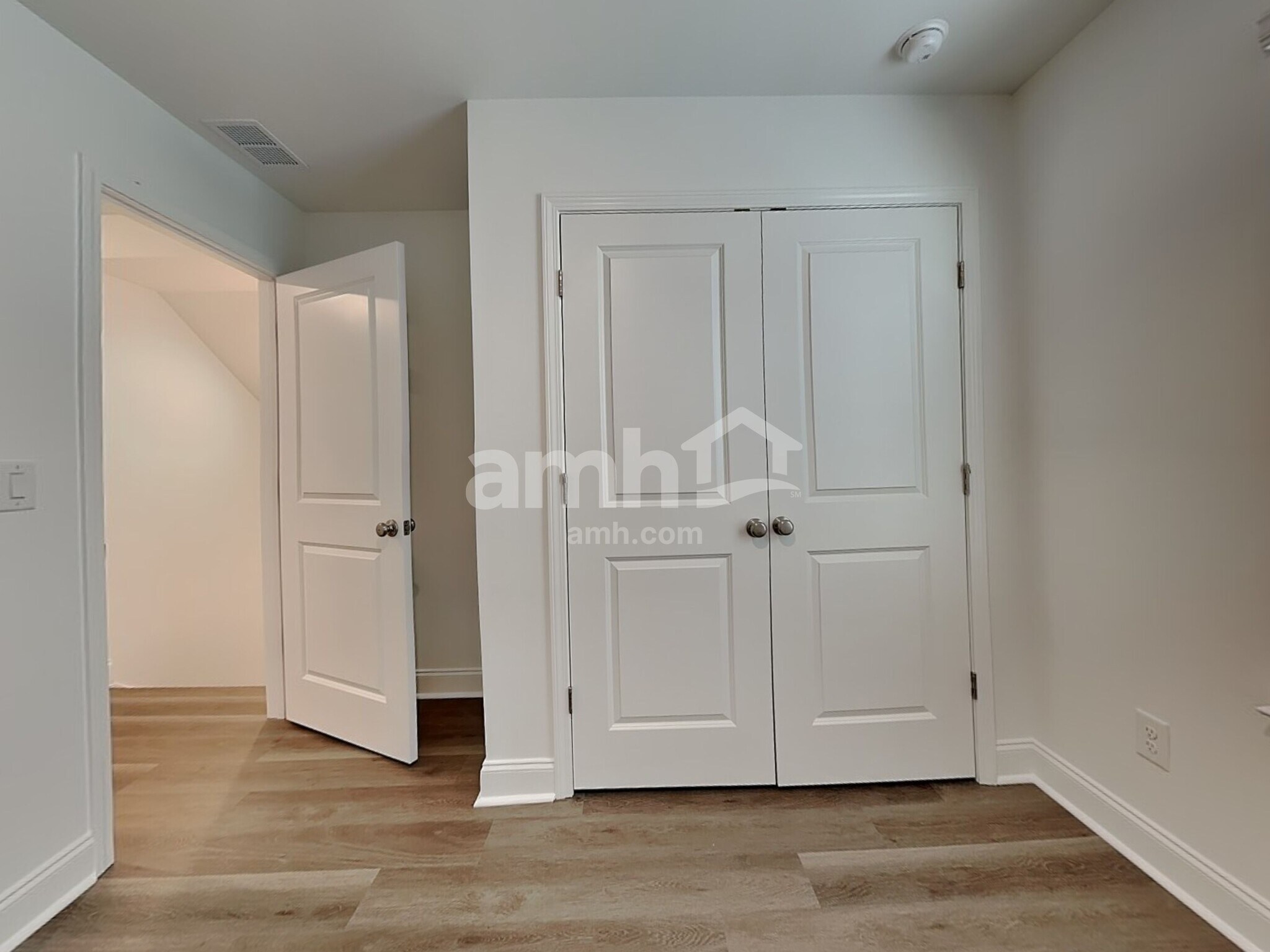 Building Photo - 531 Armstrong Curv