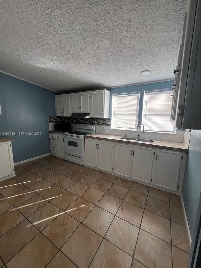 Building Photo - 19800 180