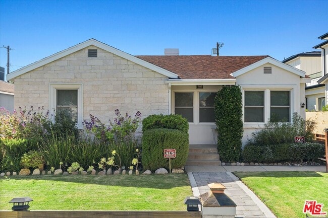 Building Photo - 2809 S Canfield Ave