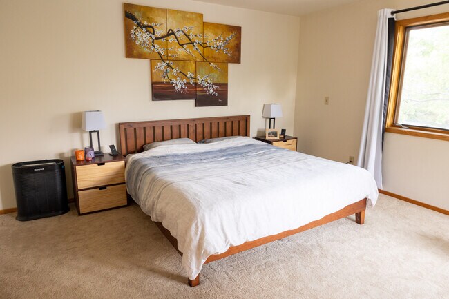 Building Photo - 3625 Roundtree Ct