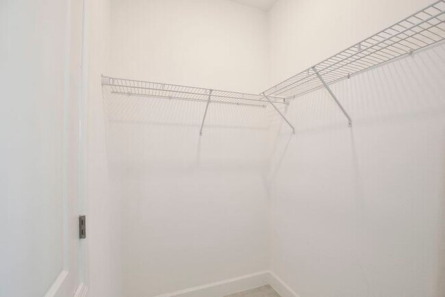 Building Photo - Elegant 5-Bedroom Pool Home for Rent in Sa...
