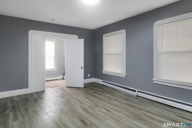 Building Photo - 32 Lenox St